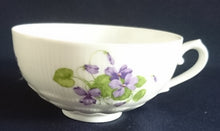 Lade das Bild in den Galerie-Viewer, 2er Set 3er TEEGEDECKE "Viola" - Porzellan, Flora Veilchen Blumenblüten Blatt Blätter Motiv Dekor