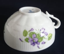 Lade das Bild in den Galerie-Viewer, 2er Set 3er TEEGEDECKE "Viola" - Porzellan, Flora Veilchen Blumenblüten Blatt Blätter Motiv Dekor