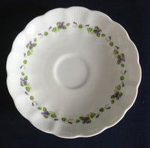 Lade das Bild in den Galerie-Viewer, 3er TEEGEDECK "Viola" - Porzellan, Flora Veilchen Blumenblüten Blatt Blätter Motiv Dekor