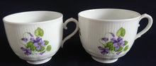 Lade das Bild in den Galerie-Viewer, 2er Set 2er KAFFEEGEDECKE "Viola" - Porzellan, Flora Veilchen Blumenblüten Blatt Blätter Motiv Dekor