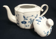 Lade das Bild in den Galerie-Viewer, TEEKANNE MIT DECKEL - Porzellan, Pflanzen Blatt Blätter Ranken Blüten Zwiebelmuster Art Motiv Dekor