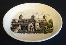 Lade das Bild in den Galerie-Viewer, SAMMELTELLERCHEN UNTERSETZER - Porzellan, Burg Schloß Tower of London Motiv Aufschrift Motiv Dekor (BC)