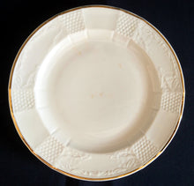 Lade das Bild in den Galerie-Viewer, DESSERTTELLER - Porzellan, Goldrand Abstraktes Geometrisches Relief Motiv Dekor