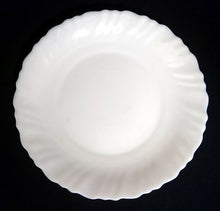 Lade das Bild in den Galerie-Viewer, 2er Set DESSERTTELLER - Acrylglas, Einfärbiger Gewölbter Linien Wellen Relief Motiv Dekor