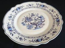 Lade das Bild in den Galerie-Viewer, DESSERTTELLER - Acrylglas, Zwiebelmuster Gewellter Rand Relief Motiv Dekor