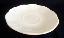 Lade das Bild in den Galerie-Viewer, 2er Set 2er TEEGEDECKE - Acrylglas, Blumen Blüten Wolken Relief Rand Dekor