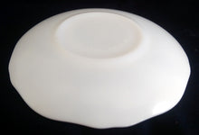 Lade das Bild in den Galerie-Viewer, 2er Set UNTERTASSEN - Acrylglas, Einfärbiges Gewölbtes Relief Rand Dekor