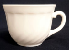 Lade das Bild in den Galerie-Viewer, KAFFEETASSE - Acrylglas, Einfärbiges Gastronomisches Wellenartiges Relief Motiv Dekor