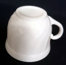 Lade das Bild in den Galerie-Viewer, 2er Set KAFFEETASSEN - Acrylglas, Einfärbiges Gastronomisches Wellenartiges Relief Motiv Dekor