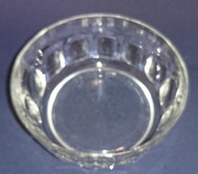 Lade das Bild in den Galerie-Viewer, BEILAGENSCHÜSSEL - Hartglas, Klassisches Waben Relief Motiv Dekor