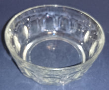 Lade das Bild in den Galerie-Viewer, SALATSCHÜSSEL - Hartglas, Klassisches Waben Relief Motiv Dekor