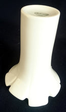 Lade das Bild in den Galerie-Viewer, KLEINE BLUMENVASE - Porzellan, Flora Aufblühende Blumenblüten Gewölbter Rand Motiv Dekor