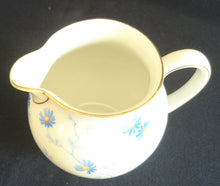 Lade das Bild in den Galerie-Viewer, MILCHKÄNNCHEN - Porzellan, Flora Vergiss mein nicht Blumenblüten Pflanzen Motiv Dekor