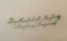 Lade das Bild in den Galerie-Viewer, MILCHKÄNNCHEN - Porzellan, Flora Vergiss mein nicht Blumenblüten Pflanzen Motiv Dekor