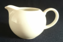 Lade das Bild in den Galerie-Viewer, MILCHKÄNNCHEN - Porzellan, Einfärbiges Gastronomisches Motiv Dekor