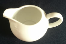 Lade das Bild in den Galerie-Viewer, MILCHKÄNNCHEN - Porzellan, Einfärbiges Gastronomisches Motiv Dekor