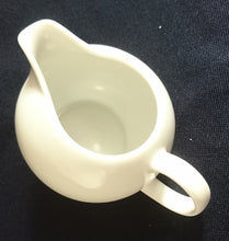 Lade das Bild in den Galerie-Viewer, MILCHKÄNNCHEN - Porzellan, Einfärbiges Gastronomisches Motiv Dekor