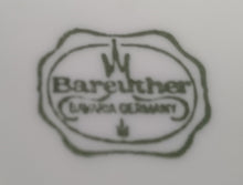 Lade das Bild in den Galerie-Viewer, KAFFEEKANNE MIT DECKEL - Porzellan, Flora Blumenblüten Blatt Blätter Relief Punkte Randdekor Motiv