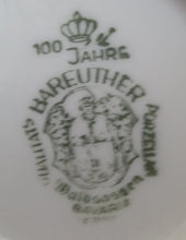 Lade das Bild in den Galerie-Viewer, BLUMENVASE - Porzellan, Einfärbiges Senkrechte Linien Striche Relief Motiv Dekor