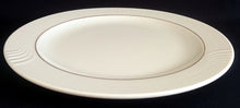 Lade das Bild in den Galerie-Viewer, SPEISETELLER - Porzellan, Gold Innenrand Linien Wellen Relief Motiv Dekor (nBC)