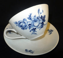 Lade das Bild in den Galerie-Viewer, TEETASSE - Porzellan Inglazed, Flora Rosenblumen Blüten Blatt Blätter Motiv Dekor