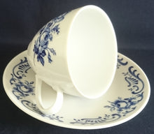 Lade das Bild in den Galerie-Viewer, TEETASSE "Henriette" - Porzellan Inglazed, Flora Rosenblumen Blüten Blatt Blätter Motiv Dekor