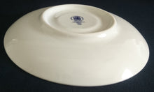 Lade das Bild in den Galerie-Viewer, UNTERTASSE "Henriette" - Porzellan Inglazed, Flora Rosenblumen Blüten Blatt Blätter Motiv Dekor