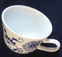 Lade das Bild in den Galerie-Viewer, 2er Set ESPRESSO~ KAFFEETASSE - Porzellan Inglazed, Traditionelles Zwiebelmuster Motiv Dekor