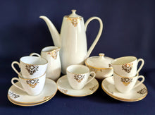 Lade das Bild in den Galerie-Viewer, MOCCA~ KAFFEETASSE - Porzellan, Goldrand Geometrisch Abstrakt Symbol Zeichen Wappen Dekor Motiv