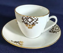 Lade das Bild in den Galerie-Viewer, 2er MOCCA~ KAFFEEGEDECK - Porzellan, Goldrand Geometrisch Abstrakt Symbol Zeichen Wappen Dekor Motiv