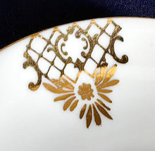 Lade das Bild in den Galerie-Viewer, 2er MOCCA~ KAFFEEGEDECK - Porzellan, Goldrand Geometrisch Abstrakt Symbol Zeichen Wappen Dekor Motiv