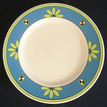 Lade das Bild in den Galerie-Viewer, DESSERTTELLER - Porzellan, Grüner Breiter Schmaler Linien Rand Blumenblüten Karo Diamant Motiv Dekor