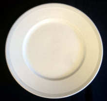 Lade das Bild in den Galerie-Viewer, SPEISETELLER - Porzellan, Dreifacher Rand Linien Streifen Motiv Dekor