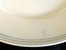 Lade das Bild in den Galerie-Viewer, SPEISETELLER - Porzellan, Dreifacher Rand Linien Streifen Motiv Dekor