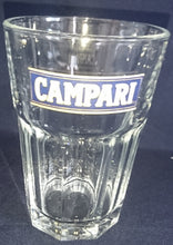 Lade das Bild in den Galerie-Viewer, COCKTAIL~ GETRÄNKEGLAS - Hartglas, Markenzeichen Firma Firmen Symbol Säulen Relief Motiv Dekor