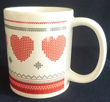 Lade das Bild in den Galerie-Viewer, KAFFEETASSE - Keramik / Steingut, Herz Stern Streifen Symbol Zeichen Motiv Dekor