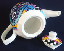 Lade das Bild in den Galerie-Viewer, TEEKANNE MIT DECKEL "Hamburg" - Porzellan, Abstrakt Geometrisch Symbole Motiv Dekor