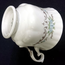 Lade das Bild in den Galerie-Viewer, KAFFEETASSE - Porzellan, Platin Linien Rand Flora Blumen Blüten Pflanzen Motiv Dekor