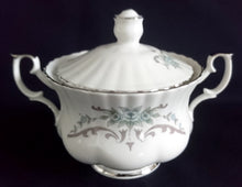 Lade das Bild in den Galerie-Viewer, 5er Set KAFFEEKANNE MIT DECKEL & MILCHKÄNNCHEN & ZUCKERDOSE MIT DECKEL - Porzellan, Platin Linien Rand Flora Blumen Blüten Pflanzen Motiv Dekor