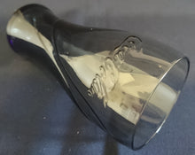 Lade das Bild in den Galerie-Viewer, GETRÄNKEGLAS COCA COLA - Hartglas, Geschwungener Balken Tulpenform Coca Cola Inschrift Relief Motiv Dekor