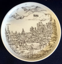 Lade das Bild in den Galerie-Viewer, SAMMELTELLERCHEN UNTERSETZER - Porzellan, Domstadt Fachwerk Häuser Schiffe Köln Aufschrift Motiv Dekor