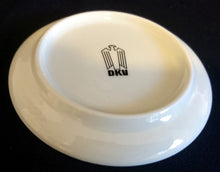 Lade das Bild in den Galerie-Viewer, SAMMELTELLERCHEN UNTERSETZER - Porzellan, Domstadt Fachwerk Häuser Schiffe Köln Aufschrift Motiv Dekor