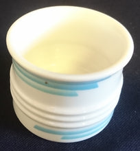 Lade das Bild in den Galerie-Viewer, 2er Set EIERBECHER "Friesland" - Porzellan, Abstraktes Geometrisches Linien Dekor