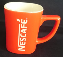 Lade das Bild in den Galerie-Viewer, THERMO KAFFEETASSE - Porzellan, Twitter #GoodMorningBerlin Nescafe Aufschrift Brandenburger Tor Motiv Dekor