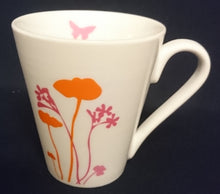 Lade das Bild in den Galerie-Viewer, KAFFEETASSE - Porzellan, Flora Fauna Schmetterling Pflanzen Blatt Blätter Motiv Dekor