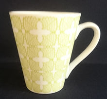 Lade das Bild in den Galerie-Viewer, KAFFEETASSE - Porzellan, Abstrakt Geometrisches Pluszeichen Kreuz Motiv Dekor (BC)