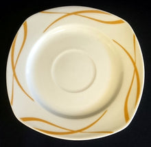 Lade das Bild in den Galerie-Viewer, 2er Set UNTERTASSEN "Oslo" - Porzellan, Geschwungene Wellenartige Doppel Kreuzlinien Motiv Dekor