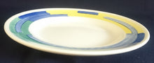 Lade das Bild in den Galerie-Viewer, 2er Set DESSERTTELLER - Keramik / Steingut, Regenbogen Farben Balken Dekor Rand