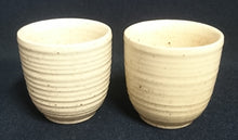 Lade das Bild in den Galerie-Viewer, 6er Set EIERBECHER - Keramik / Steingut, Waagerechtes Linien Gestreiftes Relief Motiv Dekor