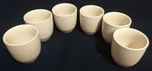 Lade das Bild in den Galerie-Viewer, 6er Set EIERBECHER - Keramik / Steingut, Punkte Tupfen Meliertes Motiv Dekor